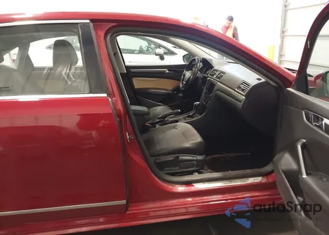 2017 Volkswagen Passat 1.8T R-Line из США, поврежденный, VIN 1VWDT7A32HC071461